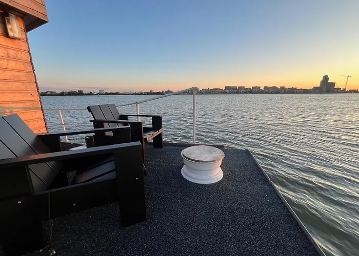 Casey'S Lake View House Boat